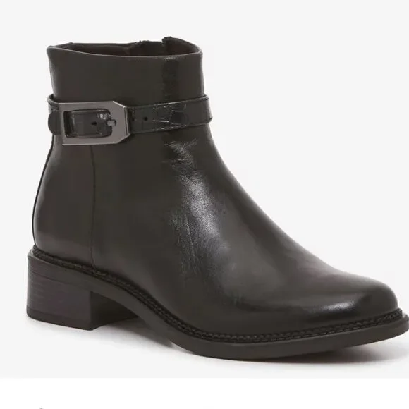 Clarks Maye Grace Leather Ankle Bootie, Black Leather New in Box - Picture 1 of 12